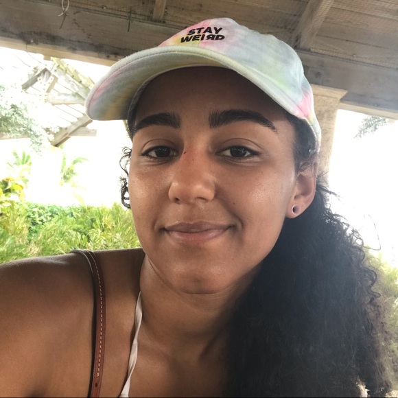 Meet your Posher, Janelle - Picture 1 of 4